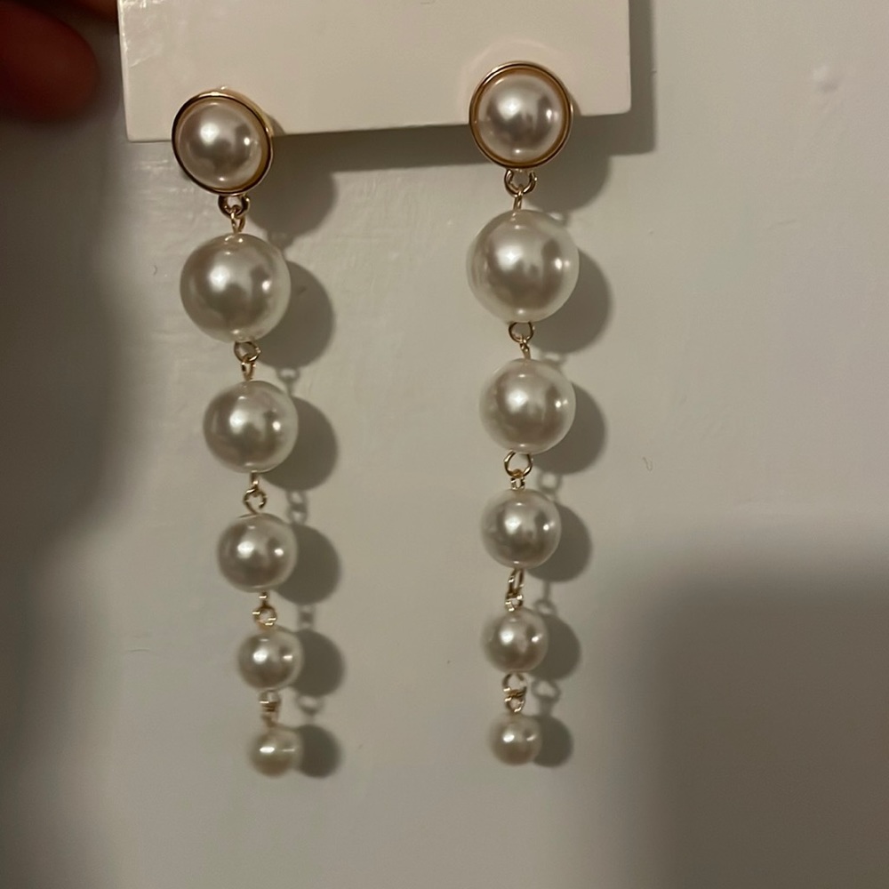 EVANGELINA PEARL STATEMENT EARRINGS